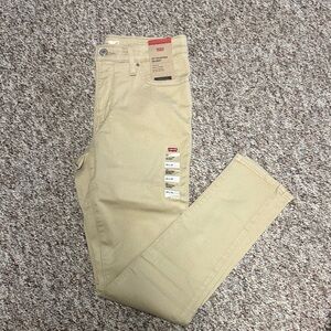 Levi's Women's Skinny Pants in Tan